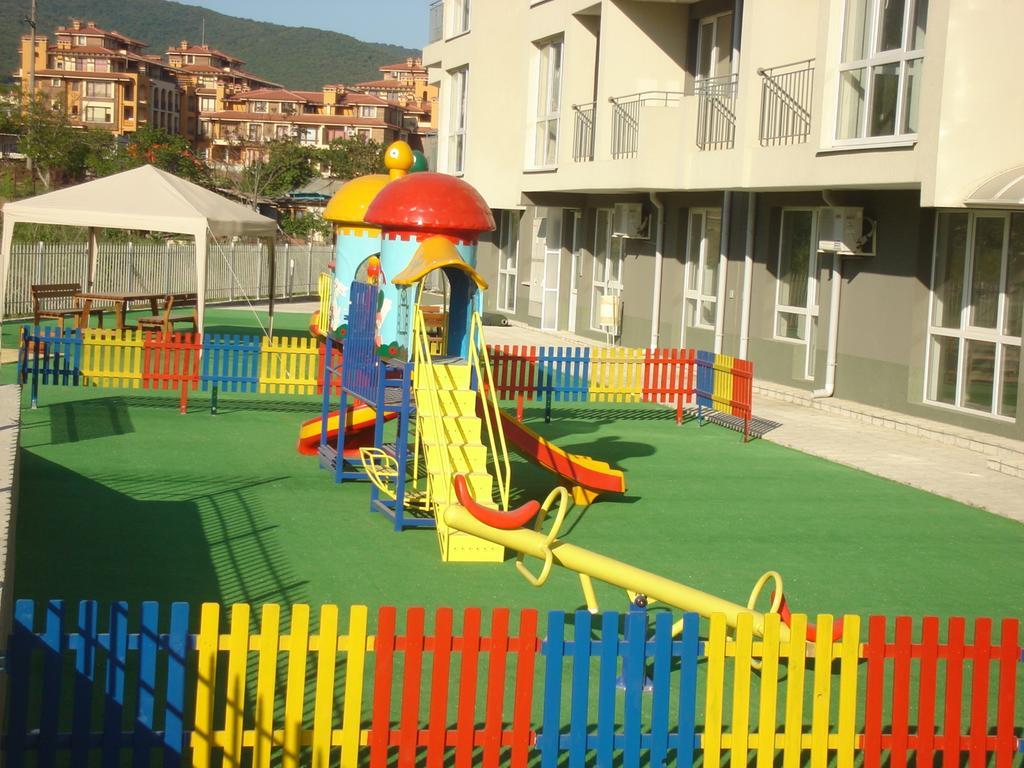 Menada Butterfly Apartment Sveti Vlas Exterior foto