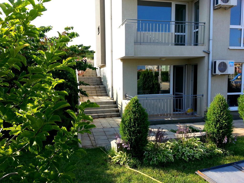 Menada Butterfly Apartment Sveti Vlas Exterior foto