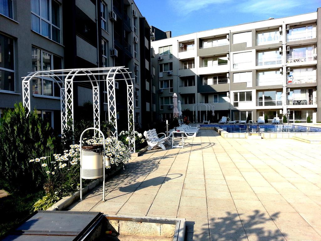 Menada Butterfly Apartment Sveti Vlas Exterior foto