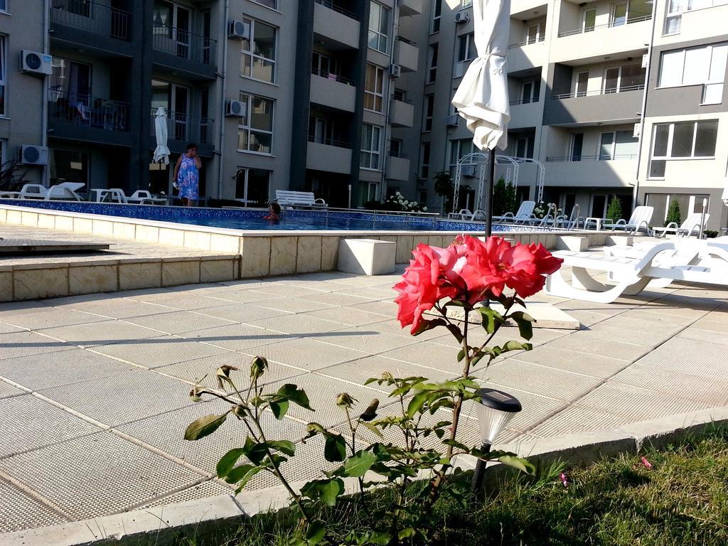 Menada Butterfly Apartment Sveti Vlas Exterior foto