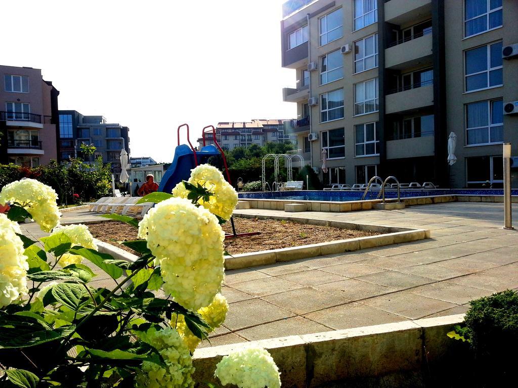 Menada Butterfly Apartment Sveti Vlas Exterior foto