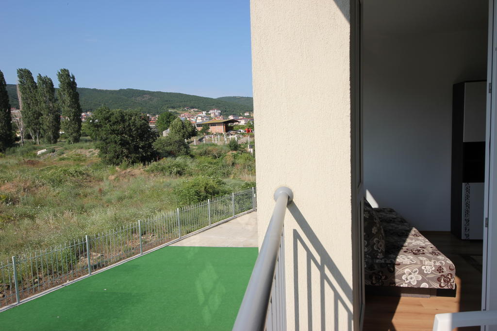 Menada Butterfly Apartment Sveti Vlas Exterior foto